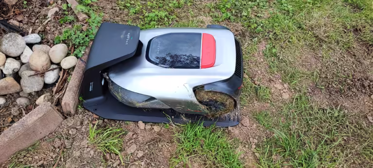 robot dreame a1 dans le jardin